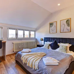https://beautiful-apartment-dlouha.praguehotelsweb.com