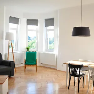 https://central-modern-apartment.praguehotelsweb.com